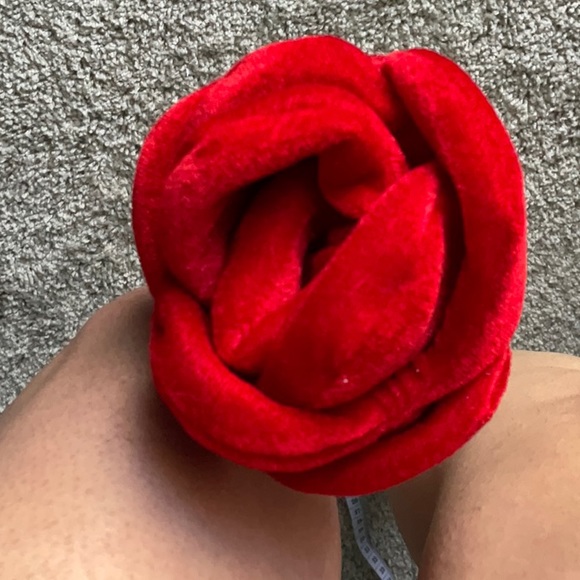🌹Plush subtly velvety rose - Valentine’s Day 🌹 - Picture 11 of 11